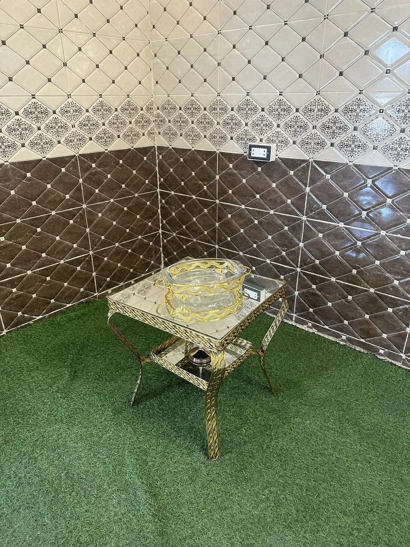 طاولة ضيافة مربّعة — نحاس مشغول