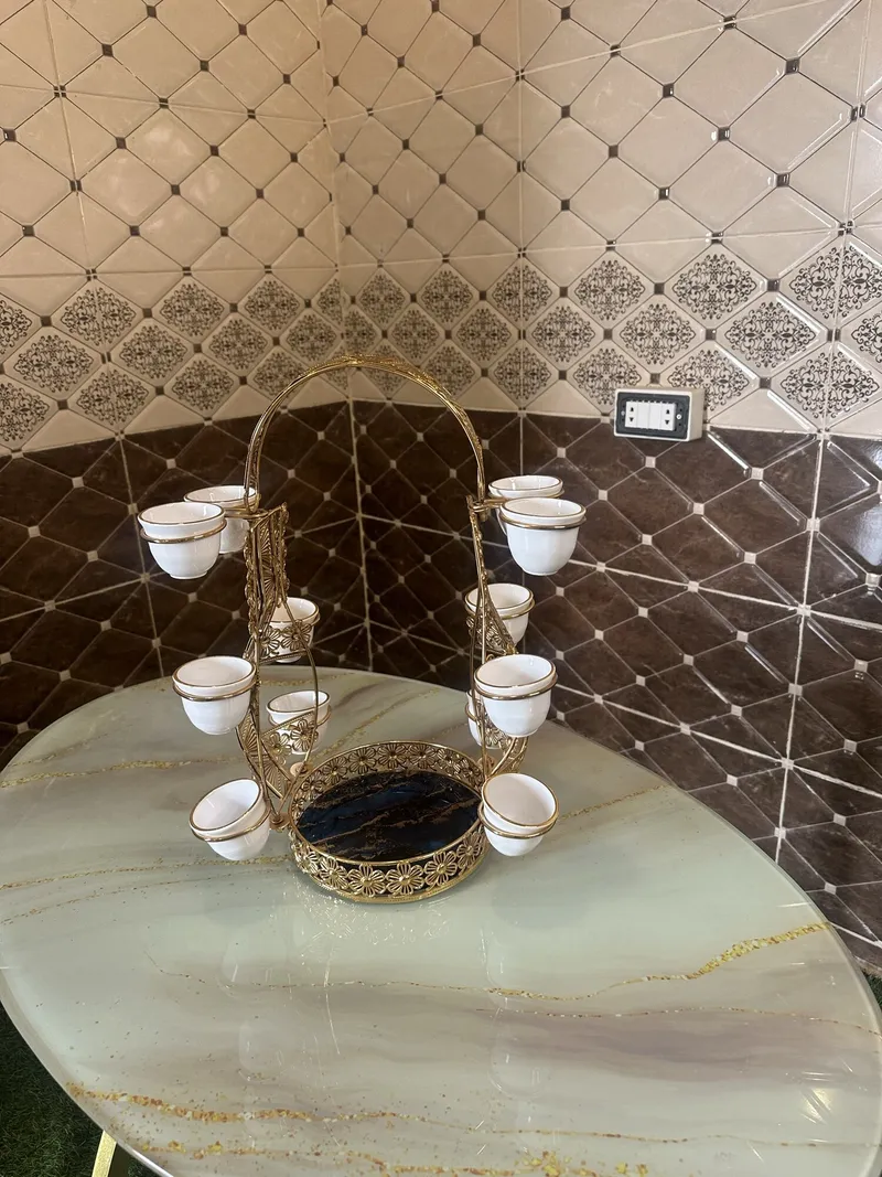 حمّالة فناجين — نحاس مشغول