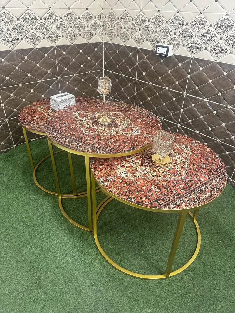 طقم طاولات — طبعة سجّاد عجمي