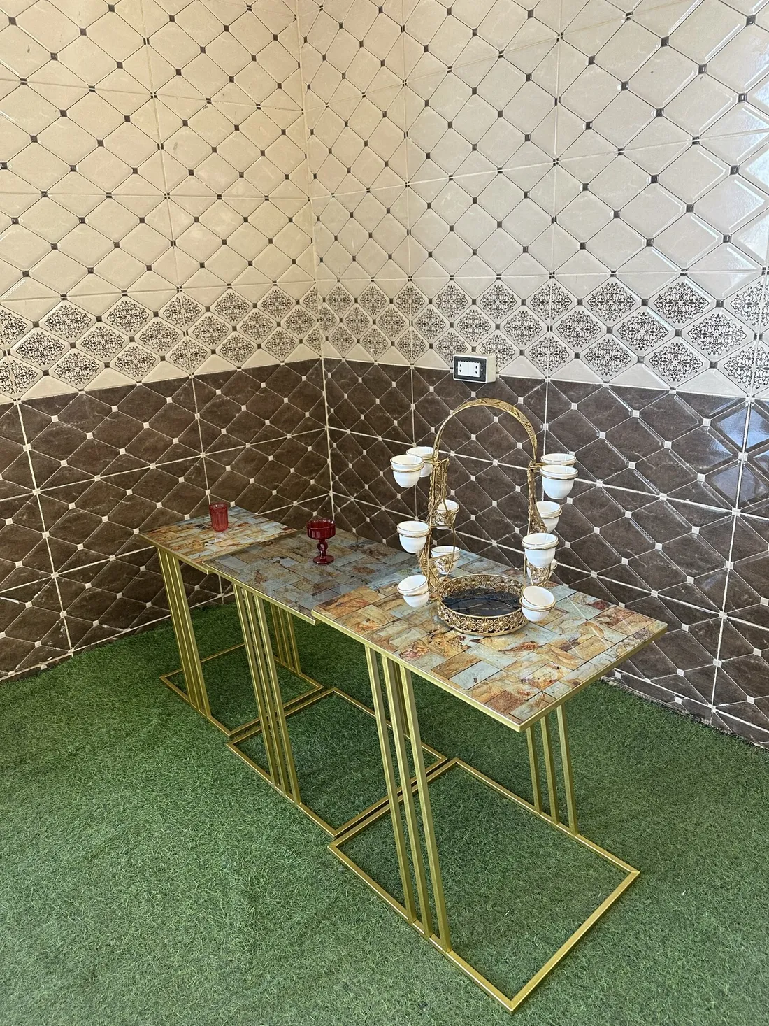 كونسول متداخل — فسيفساء حجرية