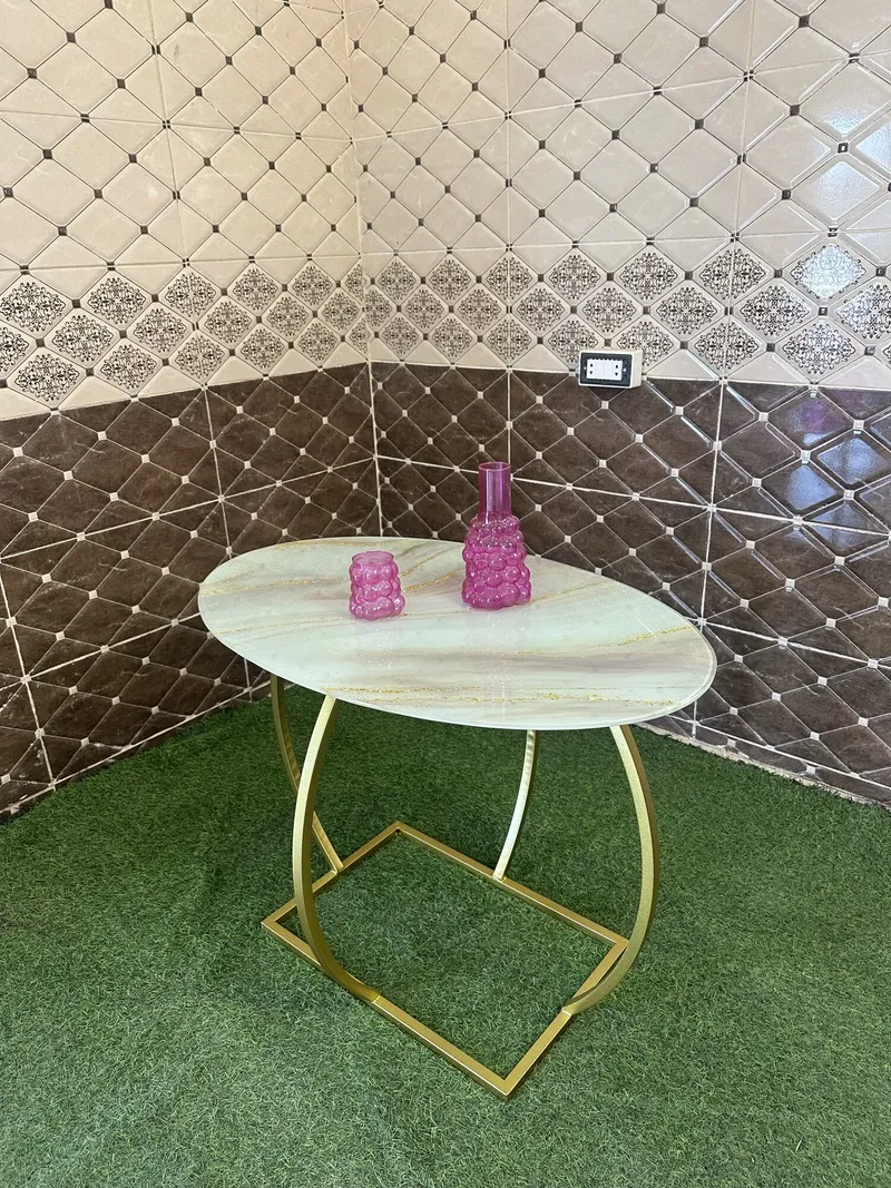 طاولة بيضوية — رخام كريمي